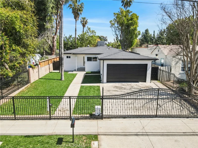 8814 Haskell Avenue, North Hills, CA 91343