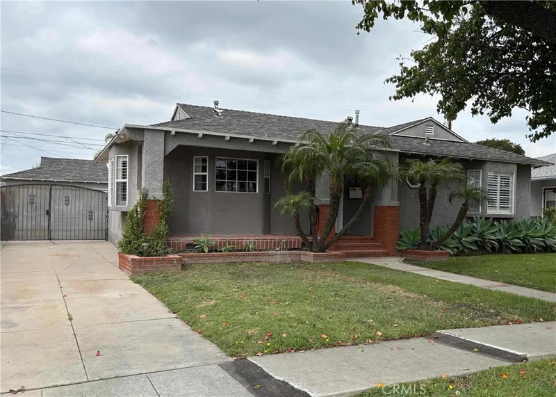 2701 Stanbridge Avenue, Long Beach, CA 90815