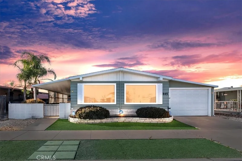 845 W Johnston Avenue, Hemet, CA 92543