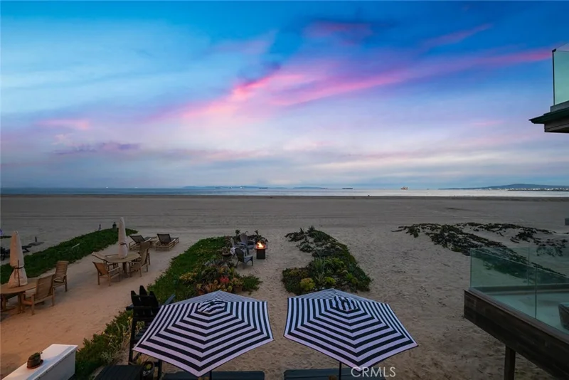 27 A Surfside Avenue, Surfside, CA 90743