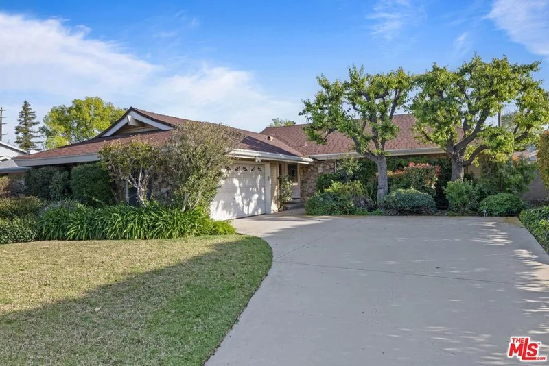 18912 Halsted Street, Northridge, CA 91324