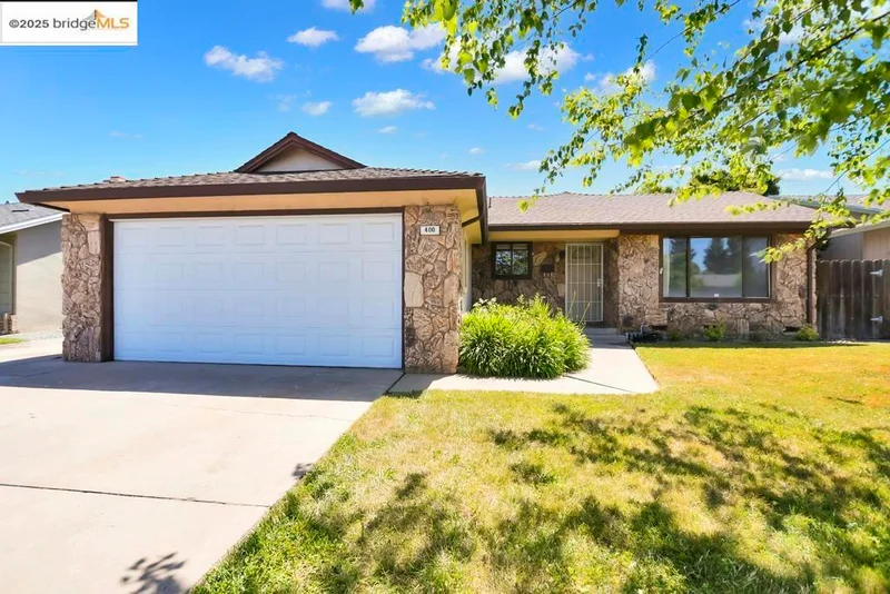400 Rainier Dr, Lodi, CA 95242