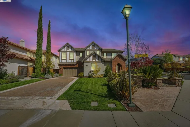 900 Trebbiano Ct, Danville, CA 94506