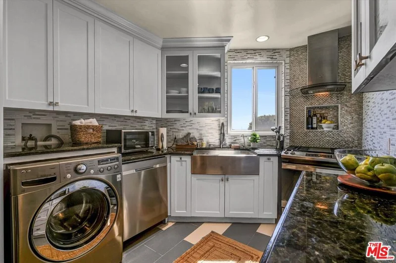 11670 W Sunset Boulevard 303, Los Angeles, CA 90049