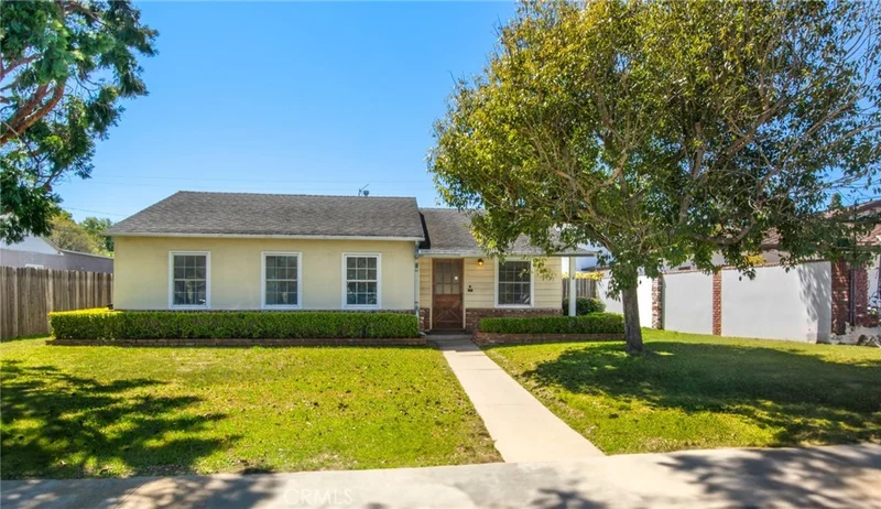 429 Magnolia Street, Costa Mesa, CA 92627