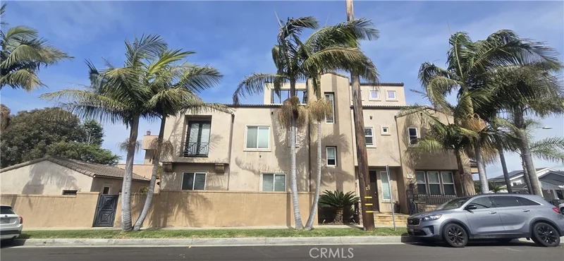 901 Huntington Street, Huntington Beach, CA 92648