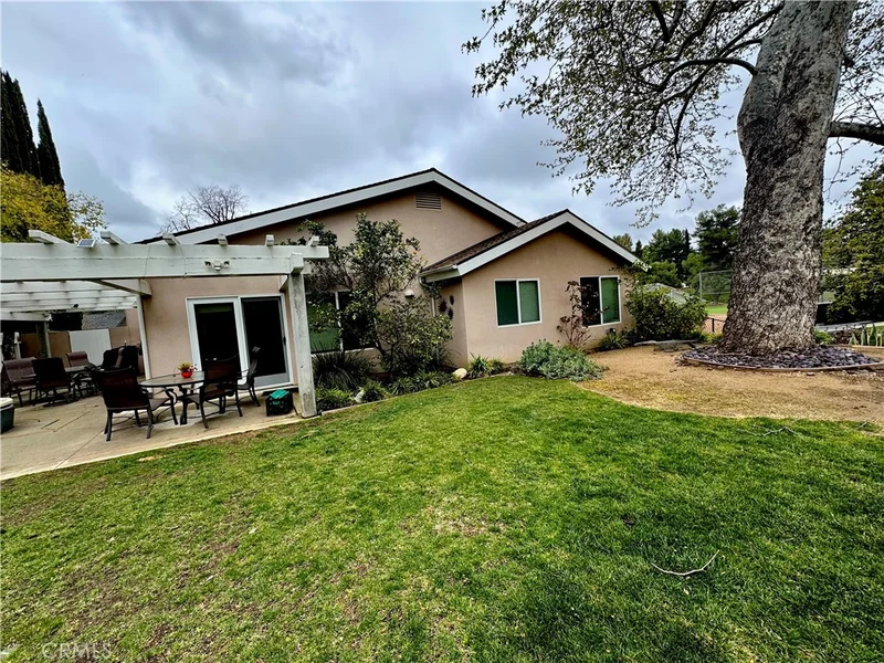 5500 Medea Valley Dr. Drive, Agoura Hills, CA 91301