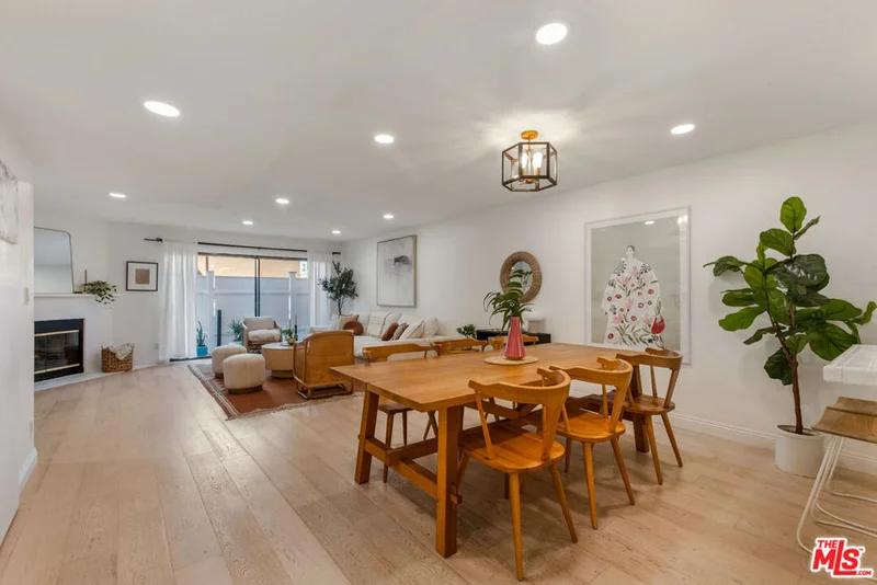 12421 Riverside Drive 4, Valley Village, CA 91607