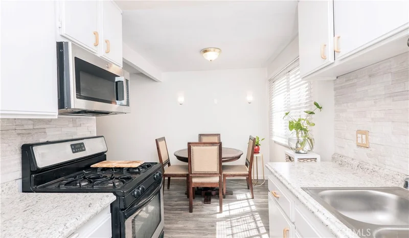 8655 Orion Avenue 2, North Hills, CA 91343