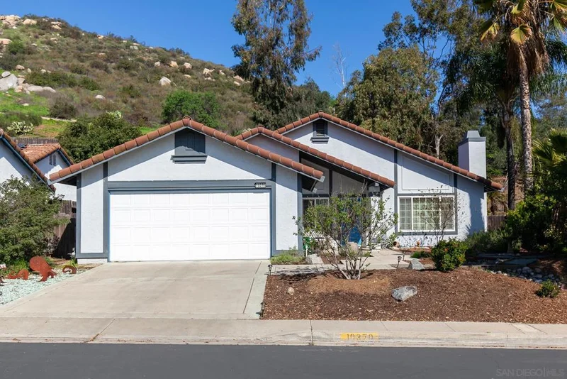 10370 Paseo Park Dr, Lakeside, CA 92040