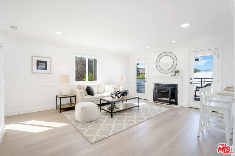 10211 Helendale Avenue, Tujunga, CA 91042