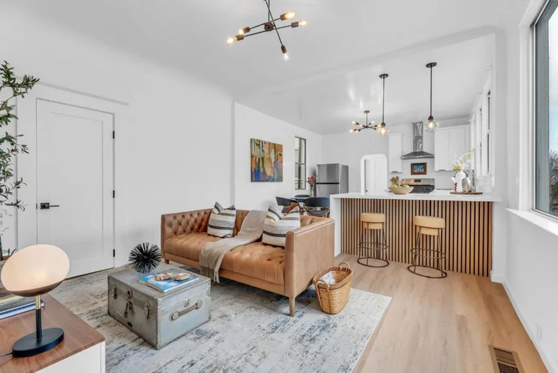 1122 Hollister Avenue, San Francisco, CA 94124