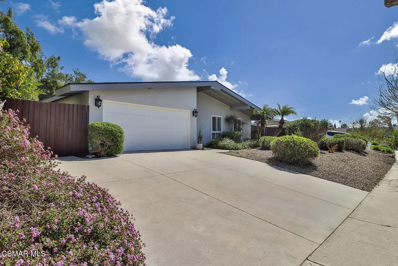 557 E Gainsborough Road, Thousand Oaks, CA 91360