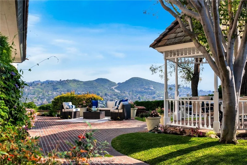 5502 E Crest De Ville Avenue, Orange, CA 92867
