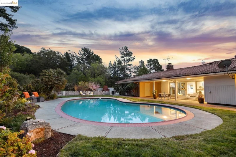 5484 Fernhoff Road, Oakland, CA 94619
