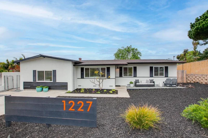 1227 Tylee Street, Vista, CA 92083