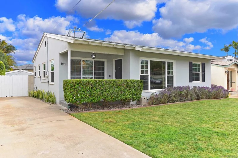 911 Temple St, San Diego, CA 92106