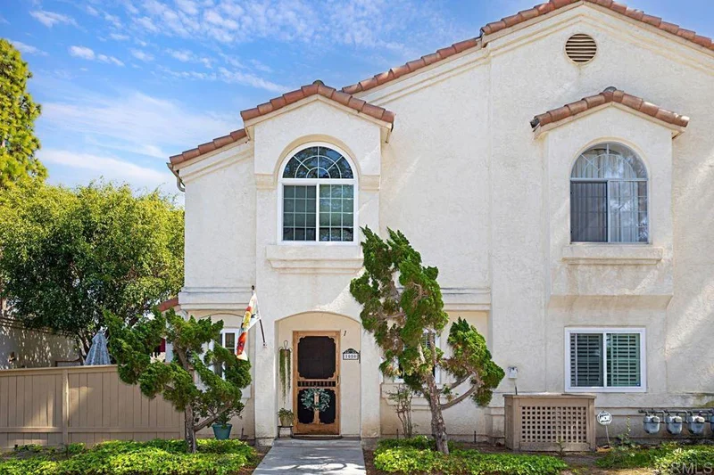 1050 La Tortuga Drive 1, Vista, CA 92081