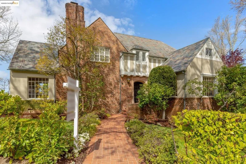 1 Sandringham Rd, Piedmont, CA 94611