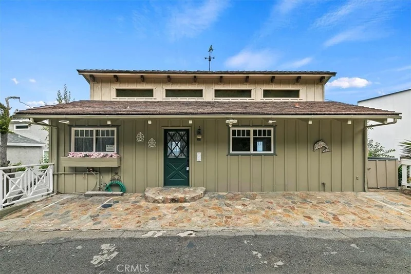 123 Upper Terrace Road, Avalon, CA 90704
