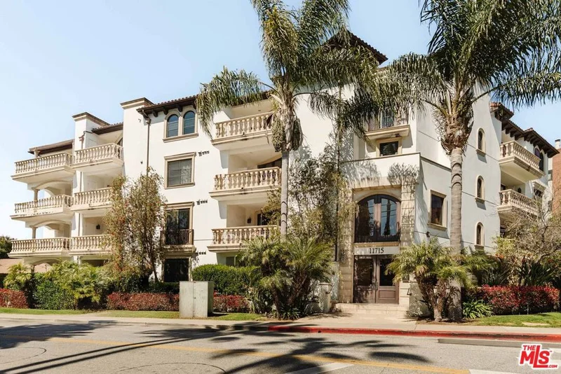 11715 Chenault Street 104, Brentwood, CA 90049