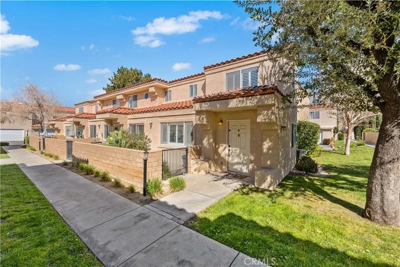 43425 W 30th Street 4, Lancaster, CA 93536