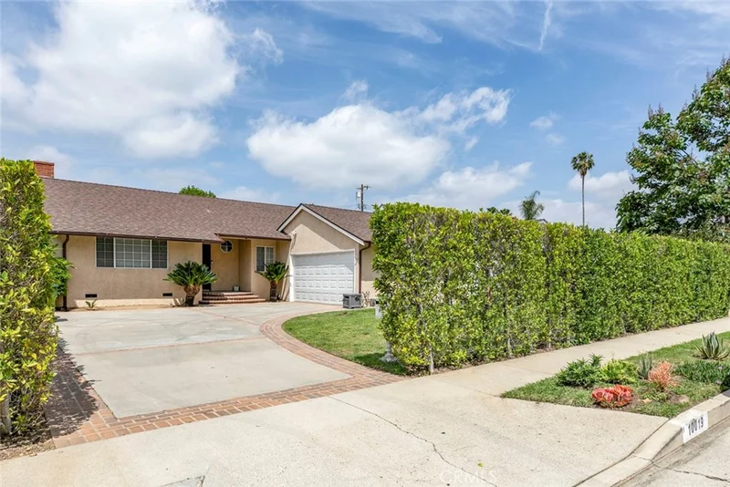 10019 Norwich Avenue, San Fernando, CA 91345
