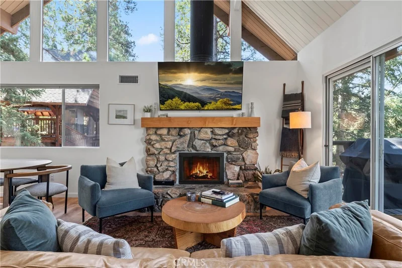 776 Grass Valley Rd Road, Lake Arrowhead, CA 92352
