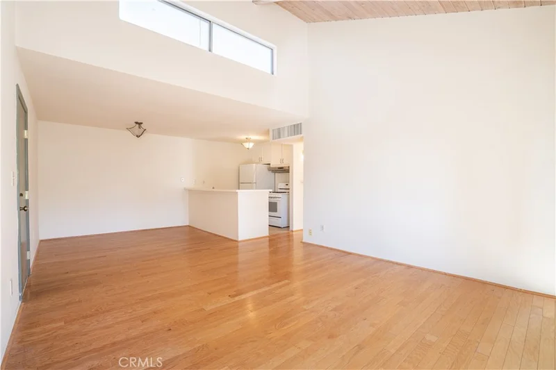 8601 International Avenue 228, Canoga Park, CA 91304