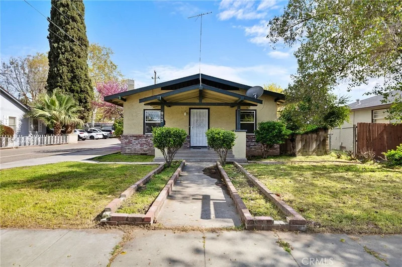 912 W Yosemite Avenue, Madera, CA 93637