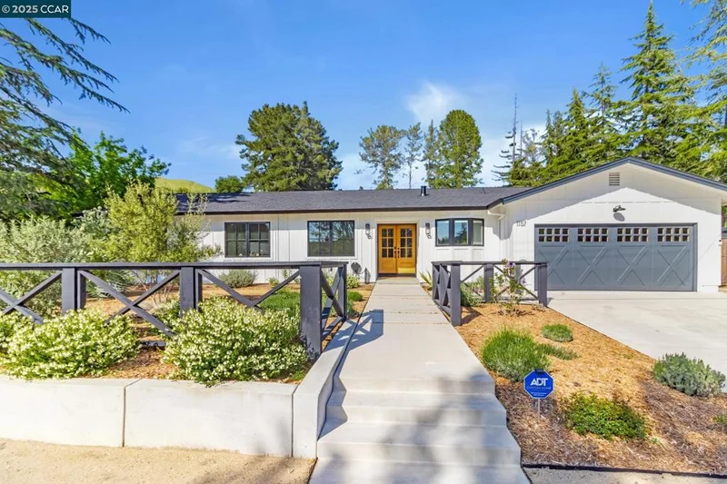 1157 Larch Ave, Moraga, CA 94556