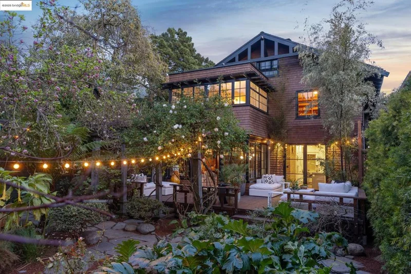 2743 Alcatraz Ave, Berkeley, CA 94705