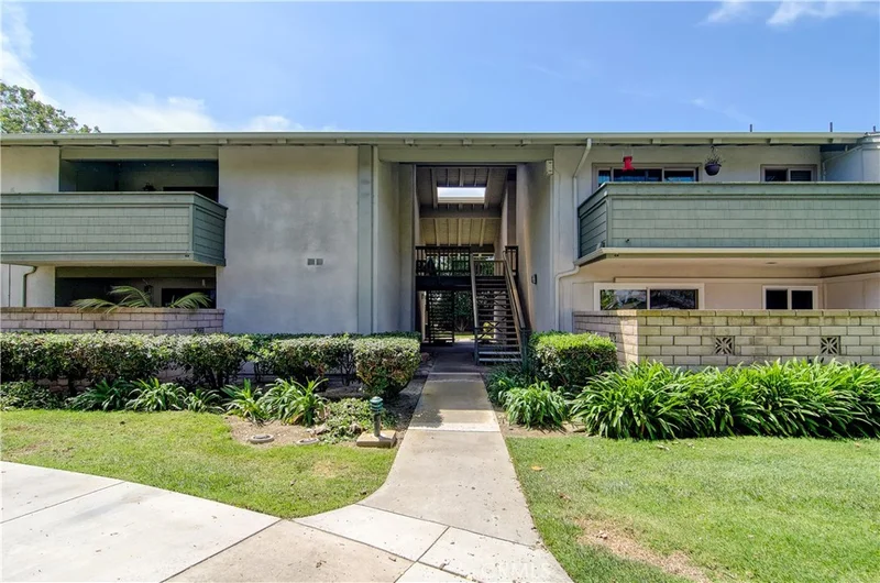 8777 Coral Springs Court 11B, Huntington Beach, CA 92646
