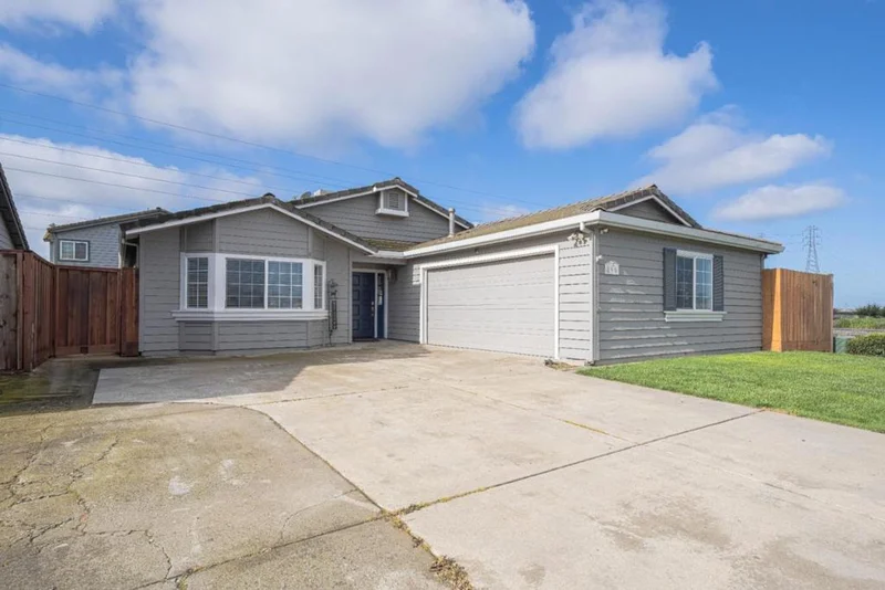 890 Sloat Drive, Salinas, CA 93907
