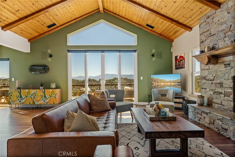 905 Del Norte Lane, Lake Arrowhead, CA 92352