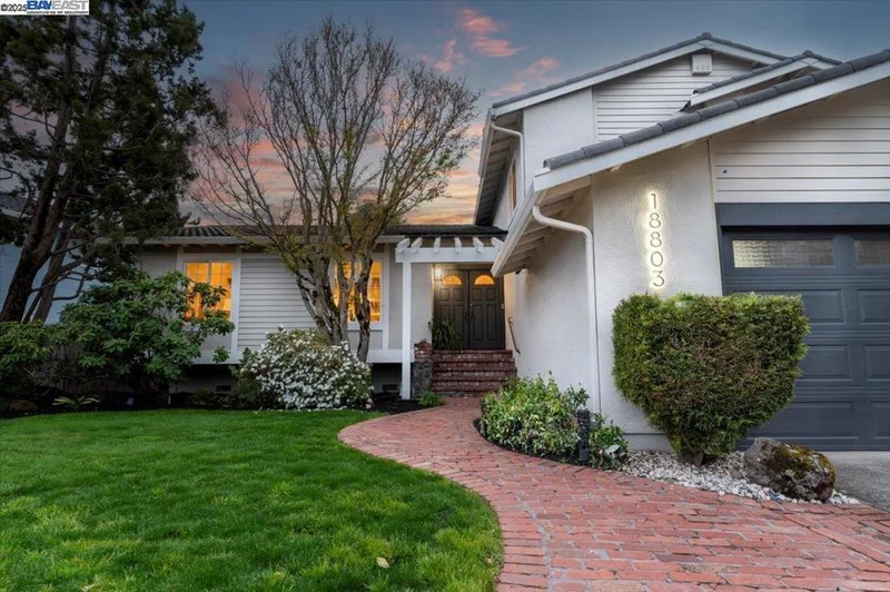 18803 W Cavendish Dr, Castro Valley, CA 94552