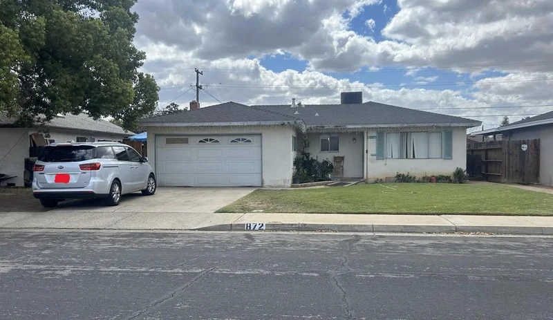872 W Fairmont Ave, Clovis, CA 93612