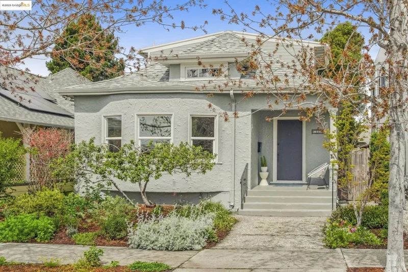 1229 Russell St, Berkeley, CA 94702