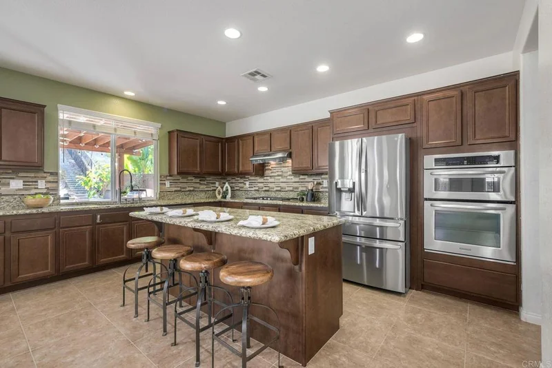 1140 Parkview Dr, Oceanside, CA 92057