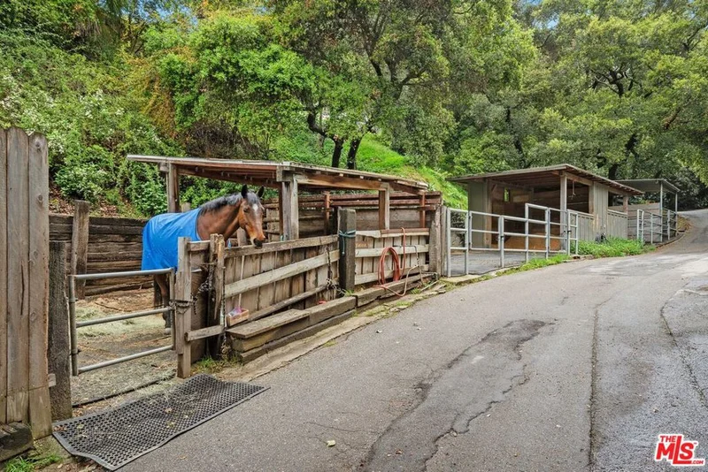 1809 Melhill Way photo 2