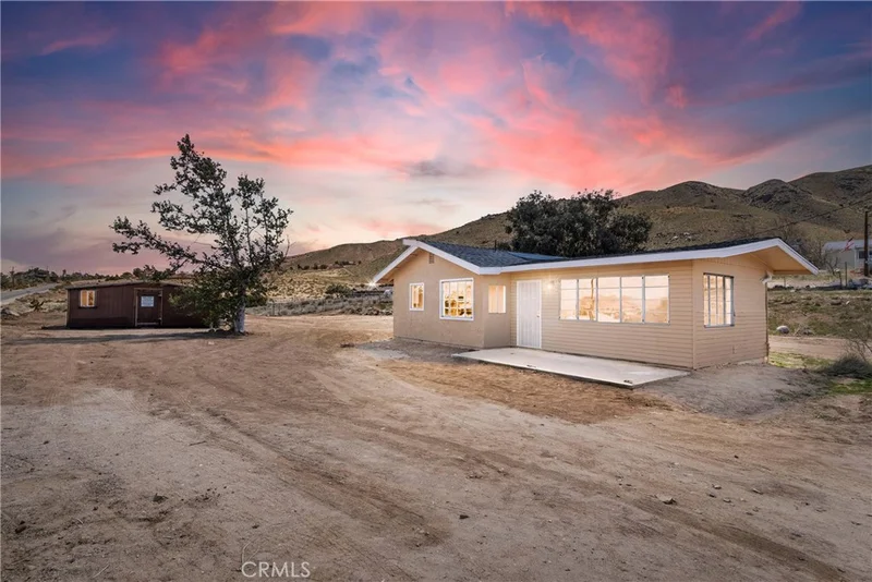 22605 Roundup Way, Apple Valley, CA 92308