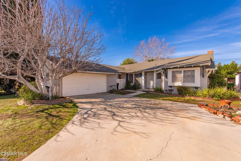 7945 Variel Avenue, Canoga Park, CA 91304