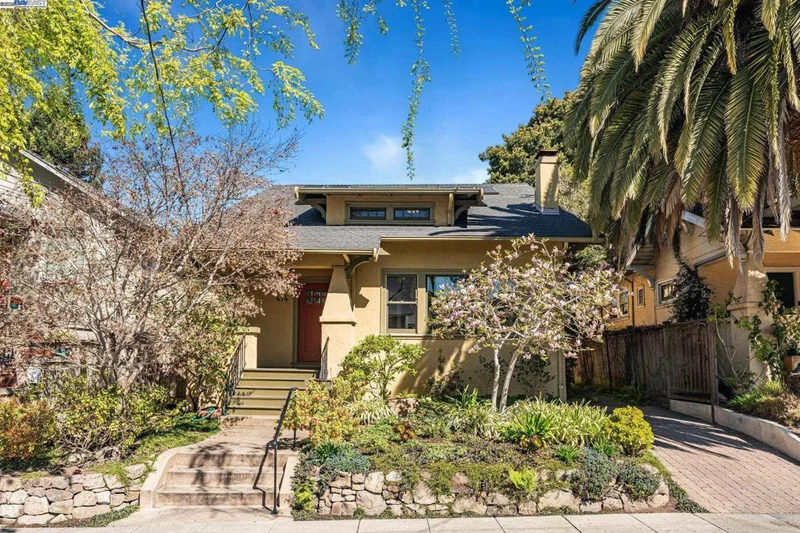 414 Mcauley St, Oakland, CA 94609