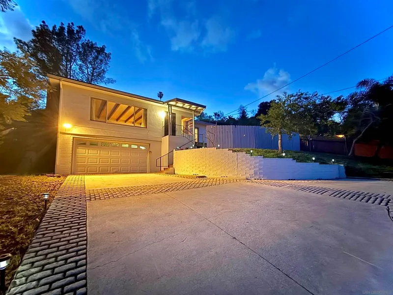 4124 Bancroft Dr, La Mesa, CA 91941