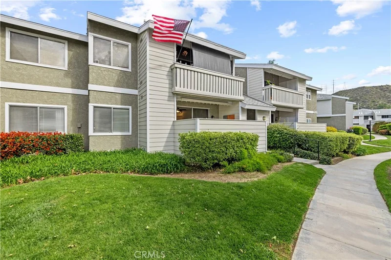 27646 Susan Beth Way B, Saugus, CA 91350