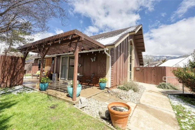 102 Meadow Lakes Drive, Tehachapi, CA 93561