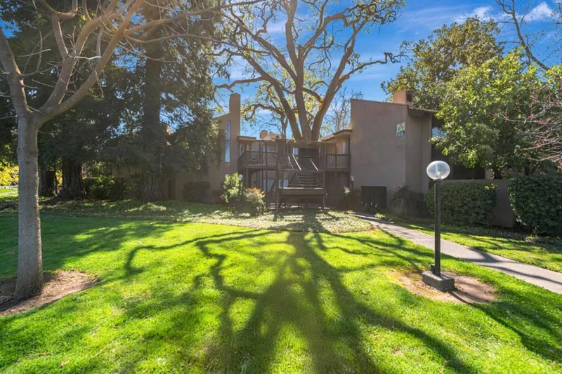 879 E Woodside Lane 5, Sacramento, CA 95825