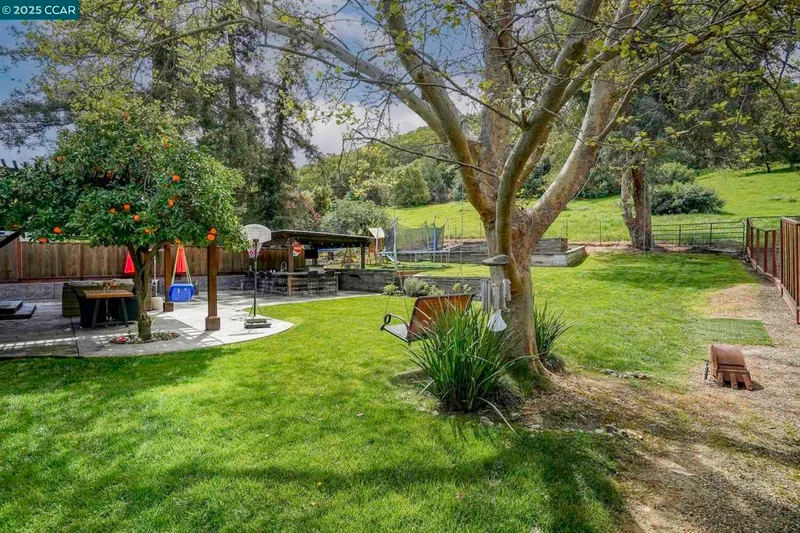 5550 Likins Ave, Martinez, CA 94553