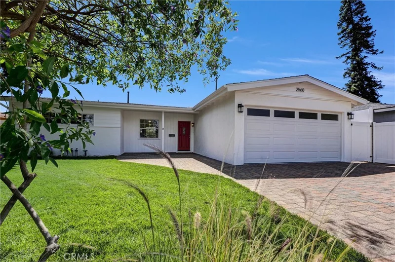 2560 W Greenacre Avenue, Anaheim, CA 92801