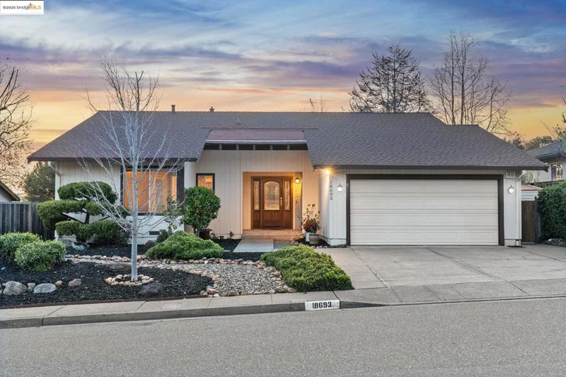 18693 E Cavendish Dr, Castro Valley, CA 94552
